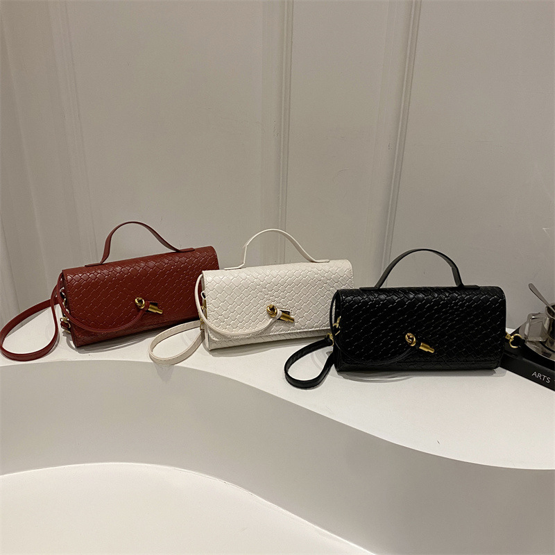 Cross-border Trend Spring/Summer new woven soft leather dinner bag, antique baguette bag, organ bag, horizontal hand-held crossbody bag full figure