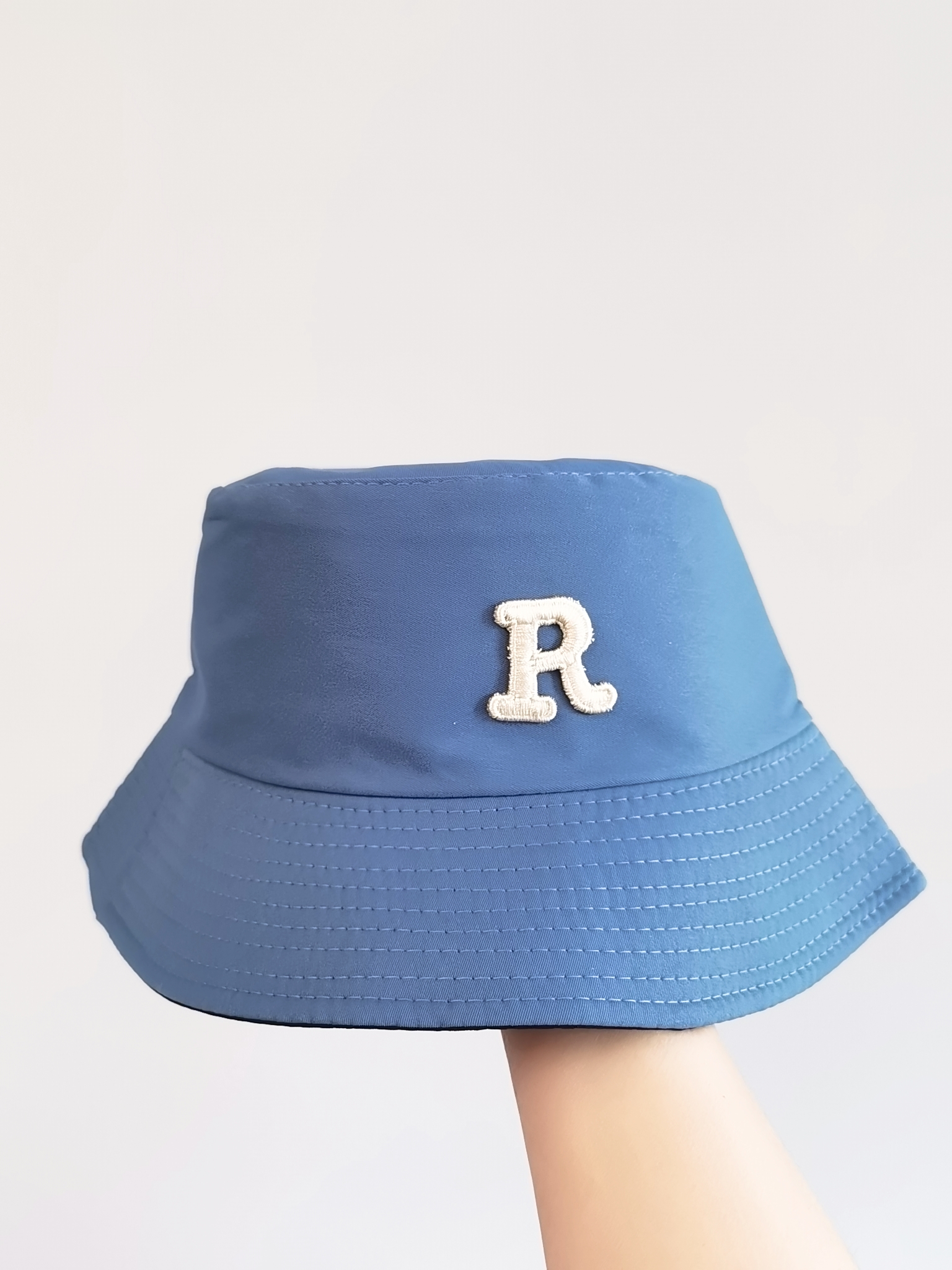 This spring and summer Korean bestseller features a double-sided fisherman's hat with the letter "R" logo. It can provide sun protection and is simple, fashionable, versatile, foldable and easy to carry. It is suitable for both men and women, and is available in sizes for adults with a head circumference of 58 Specification drawing