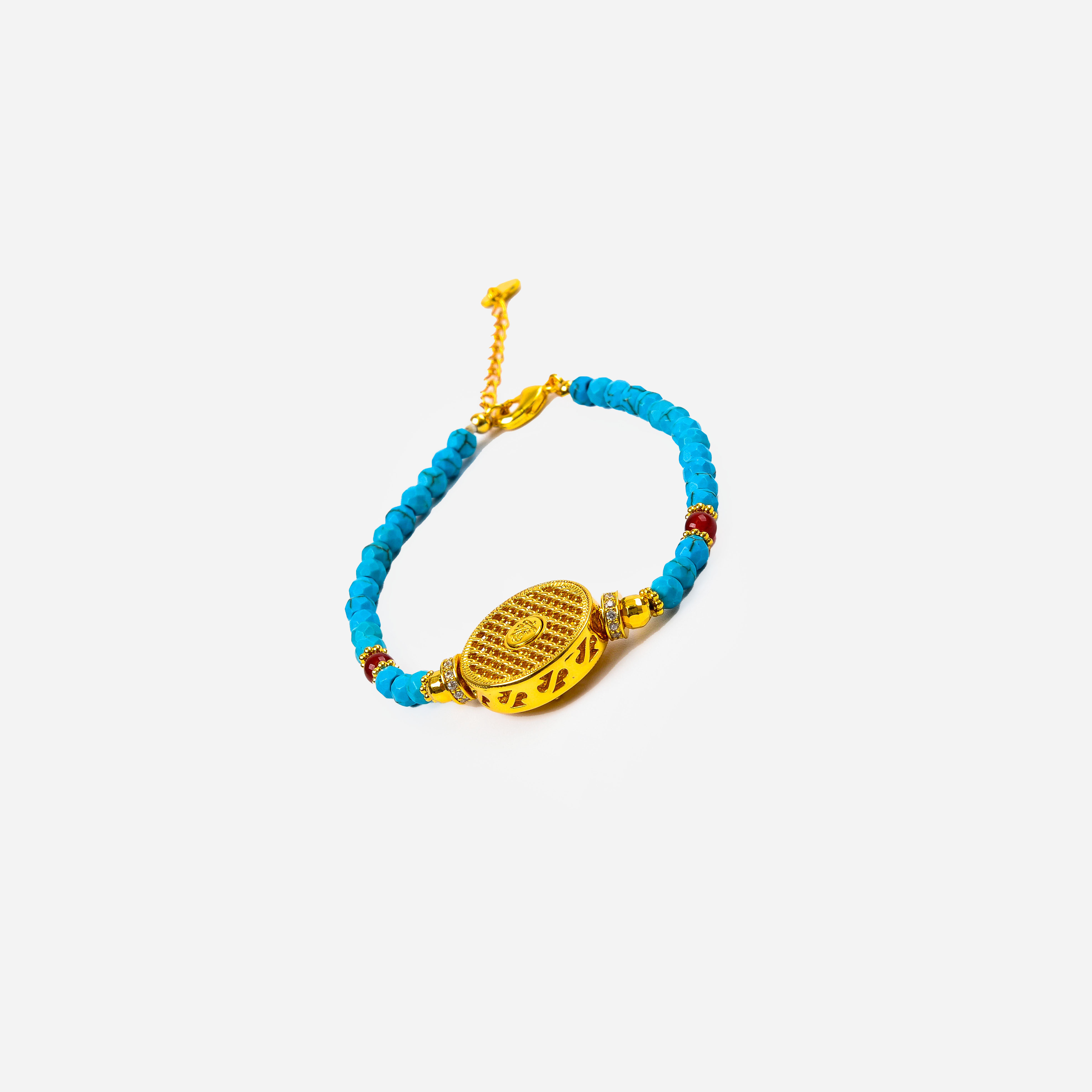 This traditional gold-plated bracelet does not fade for a long time. It features an innovative Chinese style with a profusion of flowers, making it simple and elegant for women Application Scenario