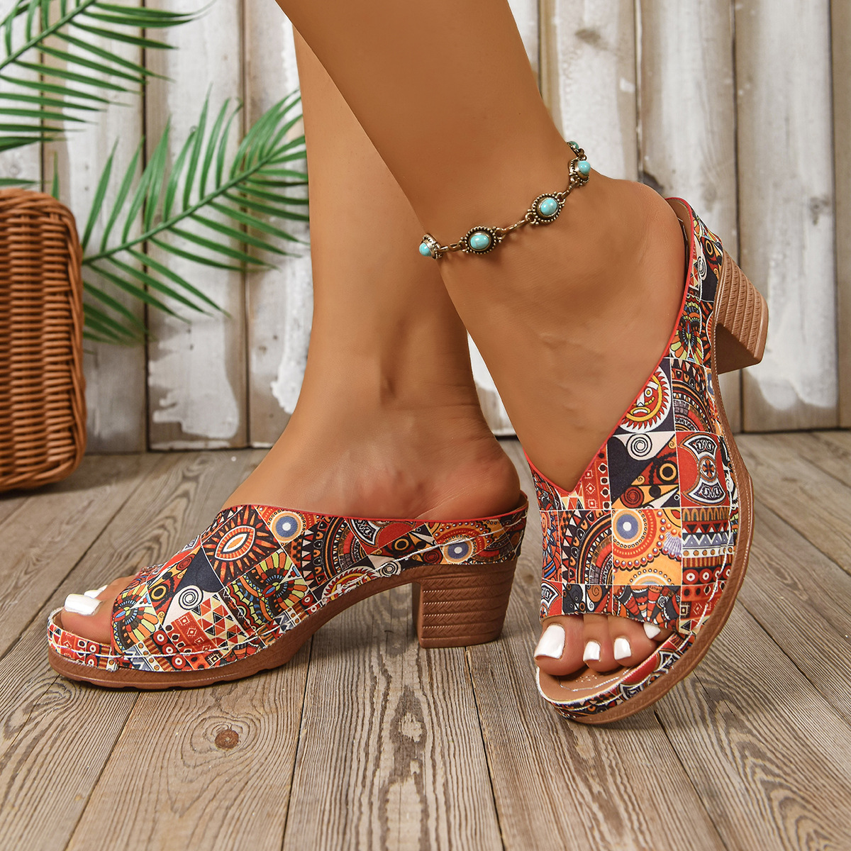 Cross-border large-sized mid-heel printed herd-shaped flip-flops for women, a summer bestseller in 2025, are high-heeled sandals that expose the feet details Picture
