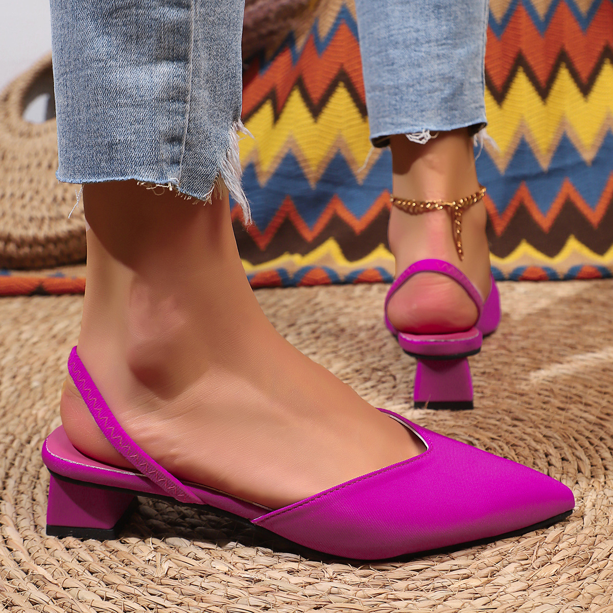 European and American sexy sandals for women 2025 new style high heels, thick heels not tiring to the feet, elegant socialite headband sandals for women details Picture