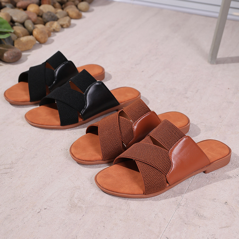 New cross-border large-sized women's shoes with cross-belt solid color fashion flip-flops, flat and trendy indoor and outdoor one-line flip-flops Application Scenario