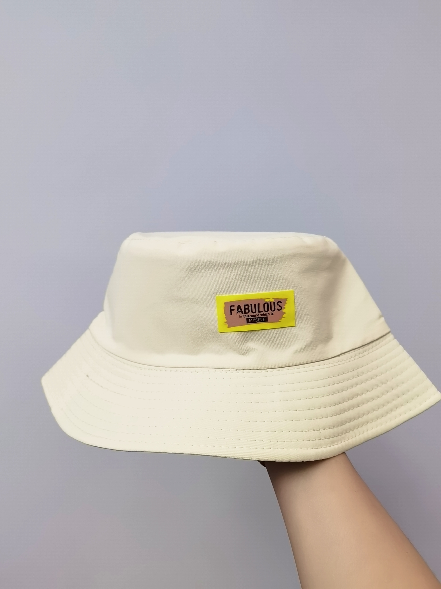 The FABULOUS logo of the Korean version is a bestseller in spring and summer. It can be worn on both sides. It is simple, fashionable and versatile. It is foldable and easy to carry. It is suitable for both men and women. It is available in size 58 for adults and comes in eight colors Specification drawing