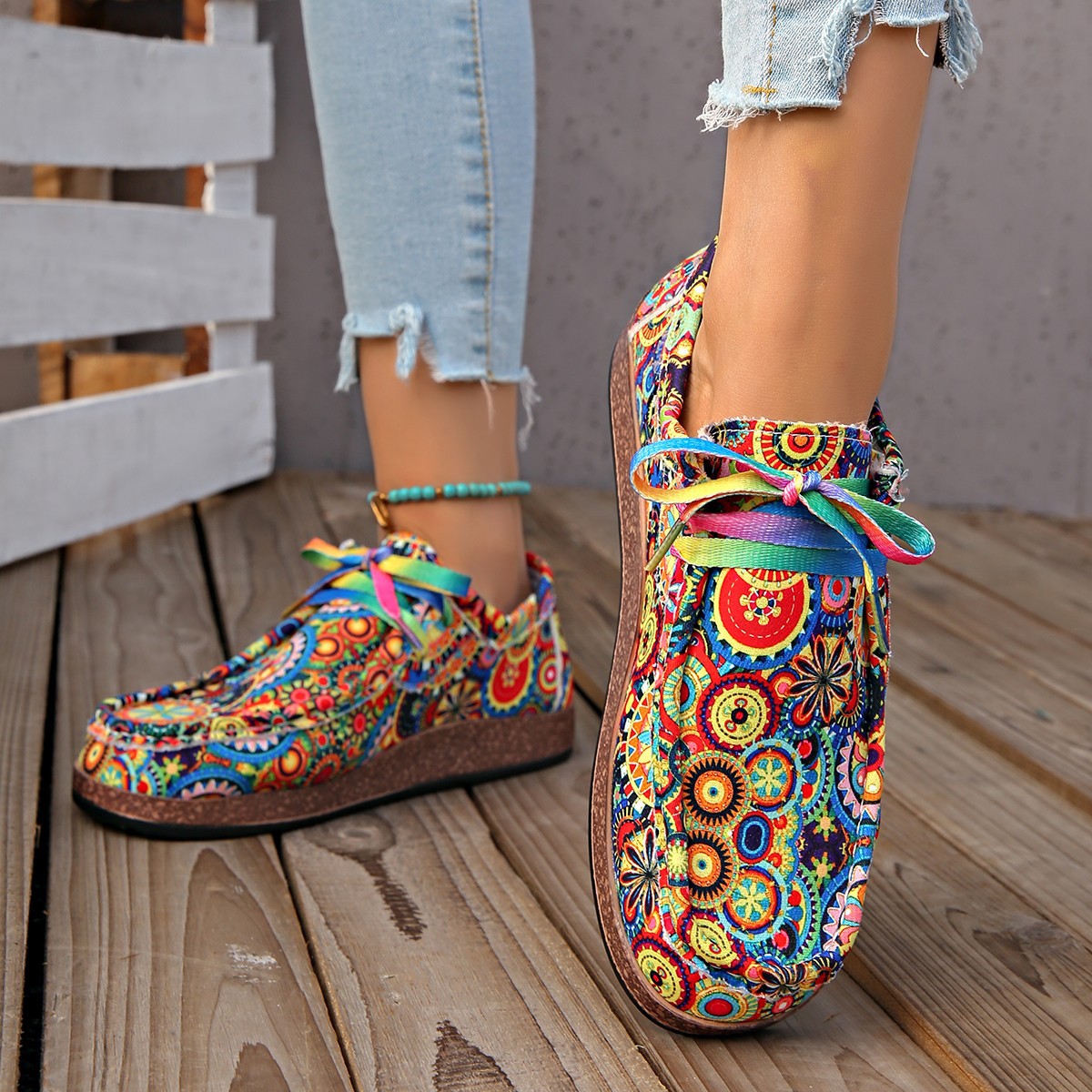 2025 Foreign trade new large-sized lace-up color low-top single shoes, women's ethnic style graffiti lazy person canvas flat flat Application Scenario