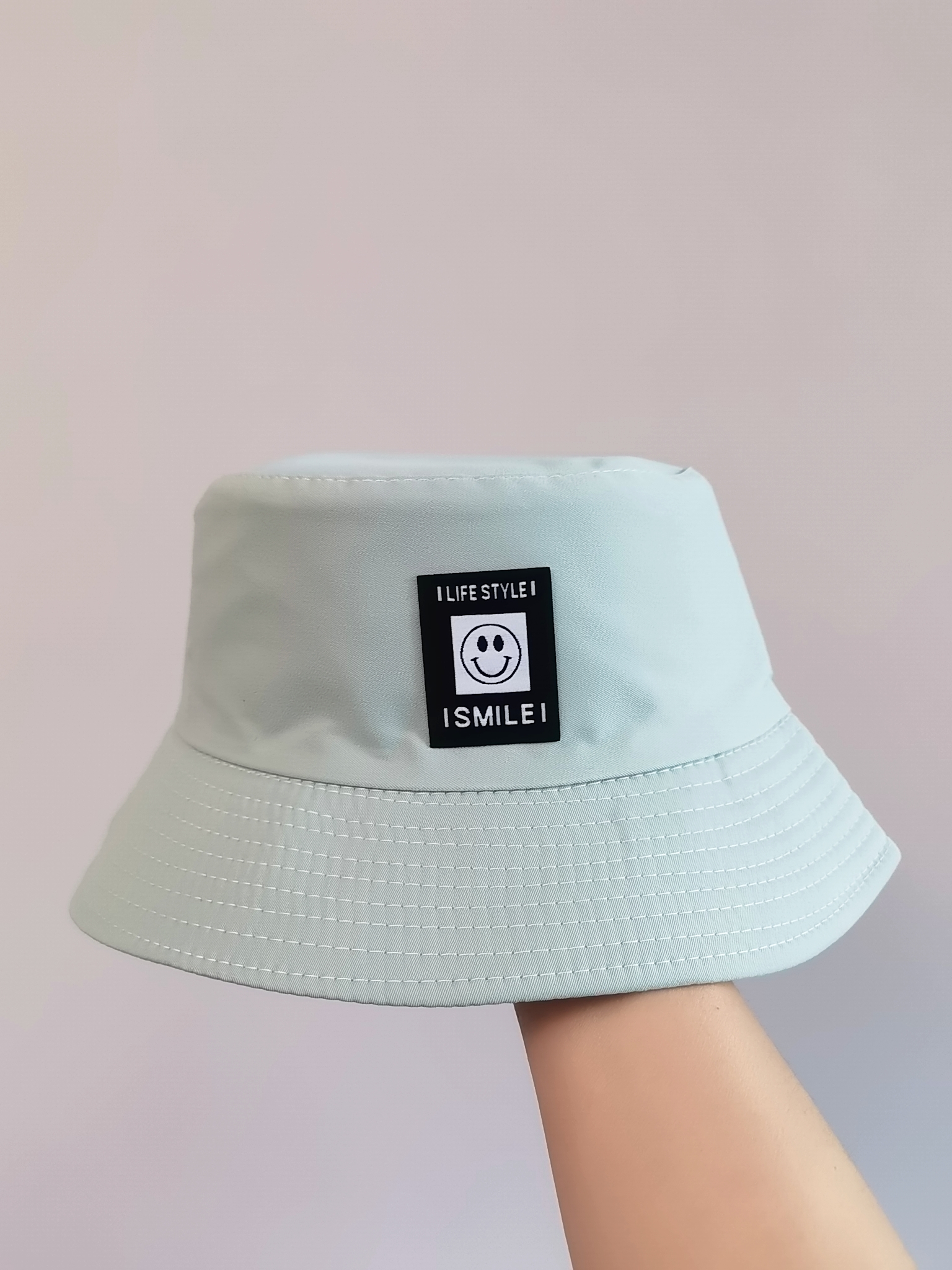 This spring and summer Korean bestseller features a smiling face emoji with the letters "ISMILEL". It can be worn on both sides as a fisherman's hat for sun protection and sun protection. It is simple, fashionable, versatile, foldable and easy to carry. It is suitable for both men and women, and is available in size 58 for adults Application Scenario