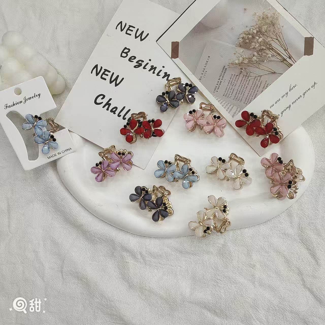 The super fairy fashion princess has a small water diamond clip on the top of her head, a stylish bangs clip, a high-end style, and a colorful butterfly clip on the side. It is a delicate double-flower children's hair clip. It is a 2025 elegant girl's hair clip Item Picture