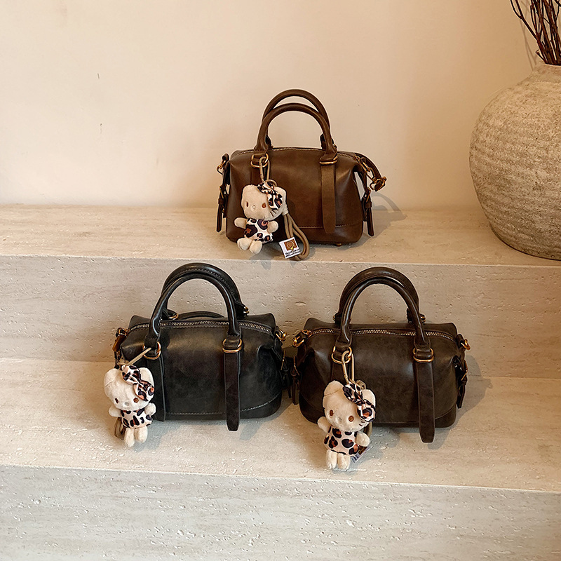 A cross-border niche design, simple and retro single-shoulder hand-carry commuter bag for women, a new Spring 2025 high-end pillow bag full figure