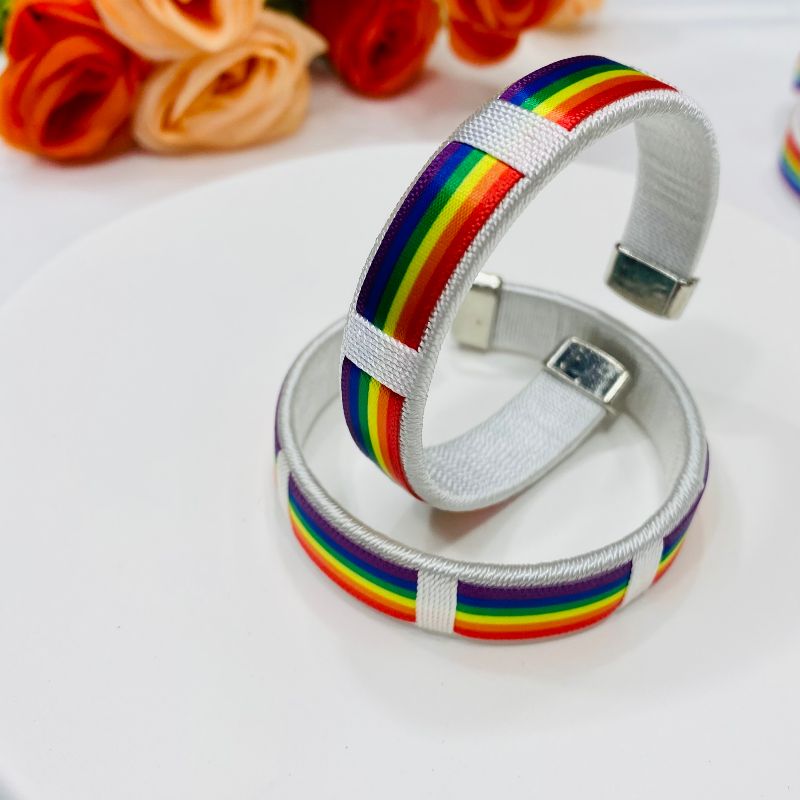 外贸现货彩虹PRIDE DAY 节日用品编织手环C型手镯LOVE IS LOVE详情1