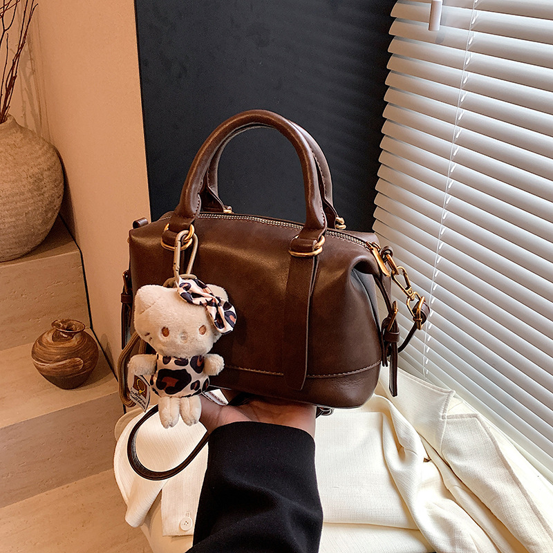 A cross-border niche design, simple and retro single-shoulder hand-carry commuter bag for women, a new Spring 2025 high-end pillow bag details Picture