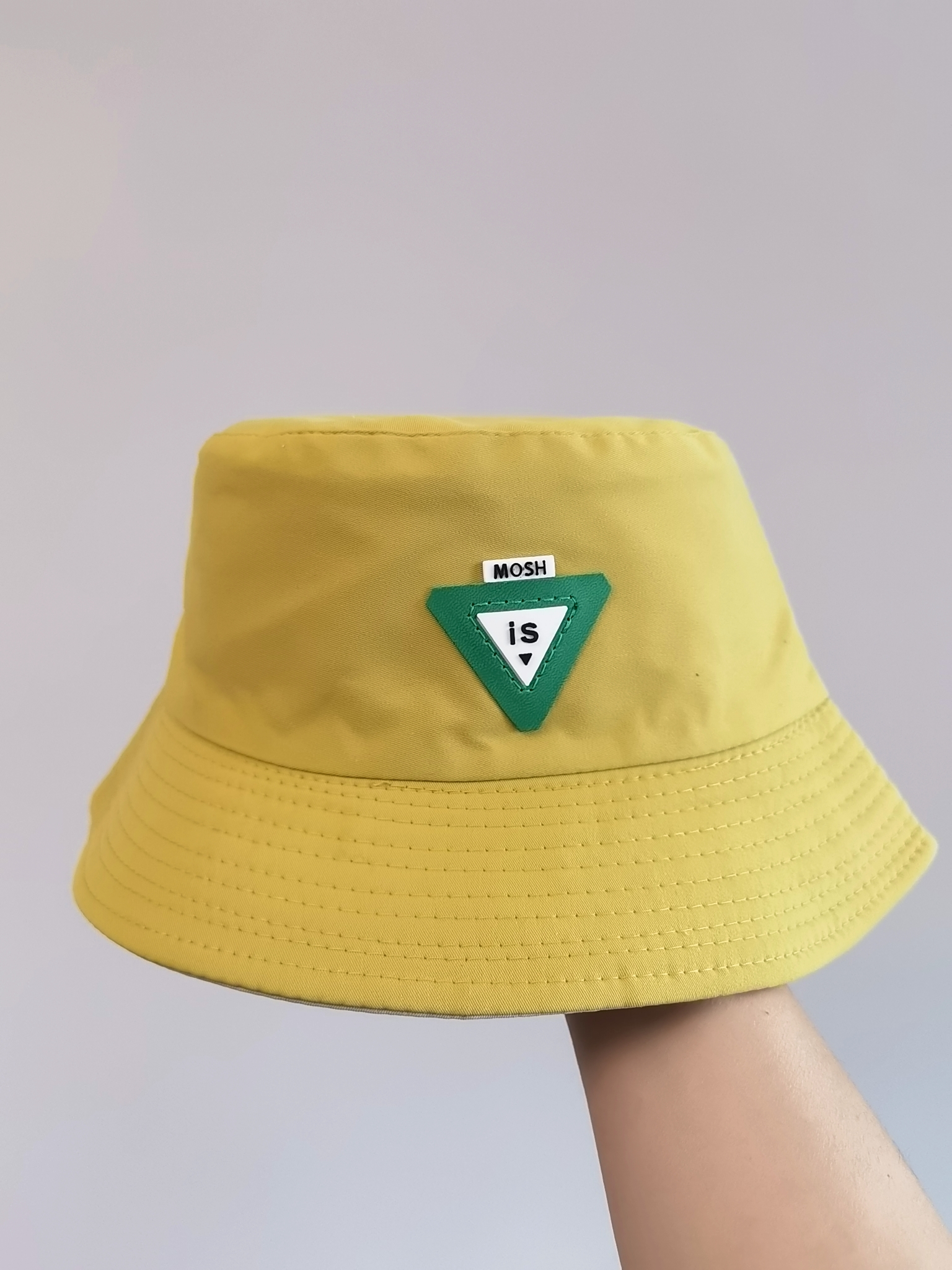 This spring and summer Korean bestseller features an inverted triangle logo. It can be worn on both sides with a fisherman's hat for sun protection and sun protection. It is simple, fashionable, versatile, foldable and easy to carry. It is suitable for both men and women. Adult hats are available in size 58 and come in eight colors Specification drawing