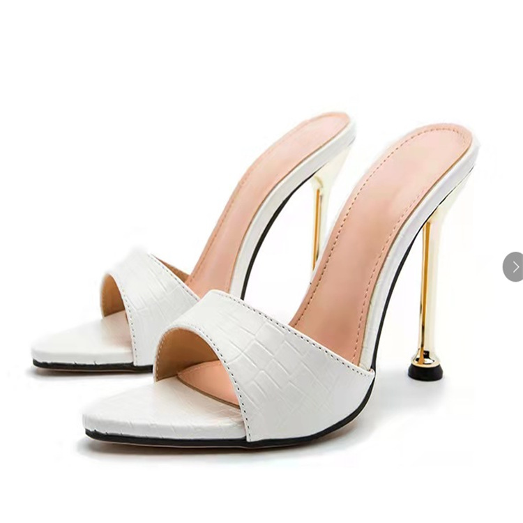Cross-border 2023 new style European and American sexy snake-skin pattern pointed-toe stiletto flip-flops simple solid color plus-size banquet shoes full figure