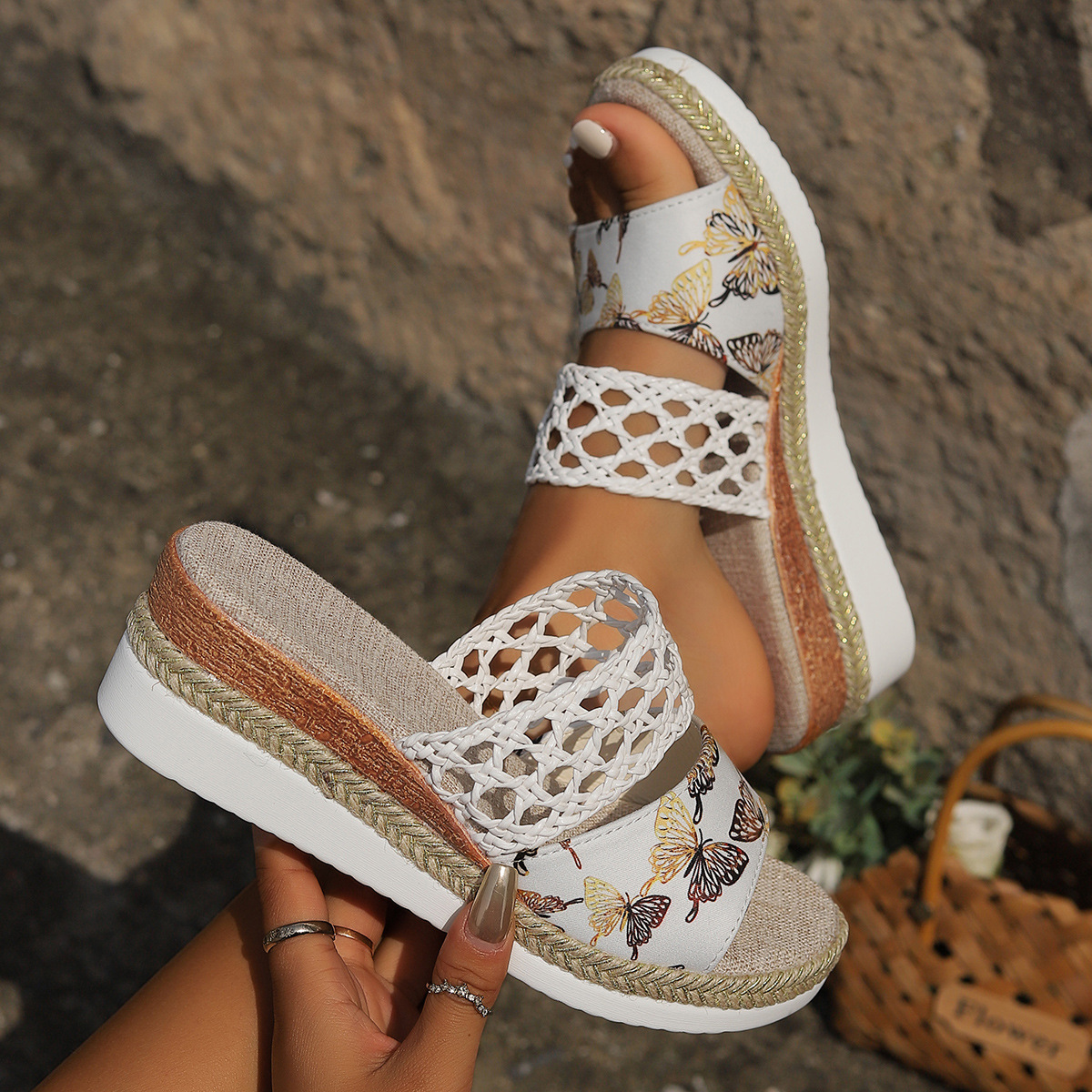 Wholesale of 2024 summer new export thick-soled women's shoes made of hemp rope, cross-border large-sized one-strap casual wedge heel slippers full figure