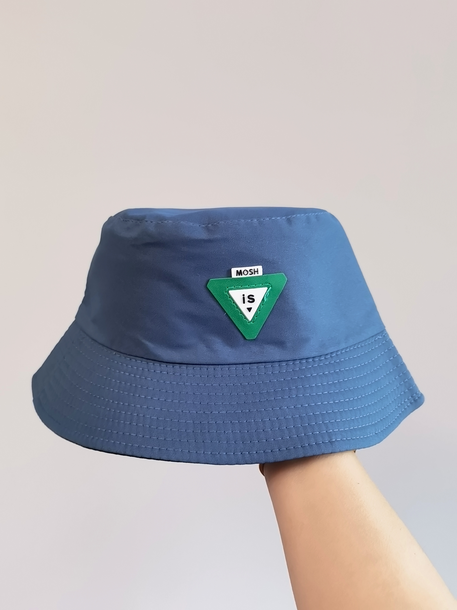 This spring and summer Korean bestseller features an inverted triangle logo. It can be worn on both sides with a fisherman's hat for sun protection and sun protection. It is simple, fashionable, versatile, foldable and easy to carry. It is suitable for both men and women. Adult hats are available in size 58 and come in eight colors details Picture