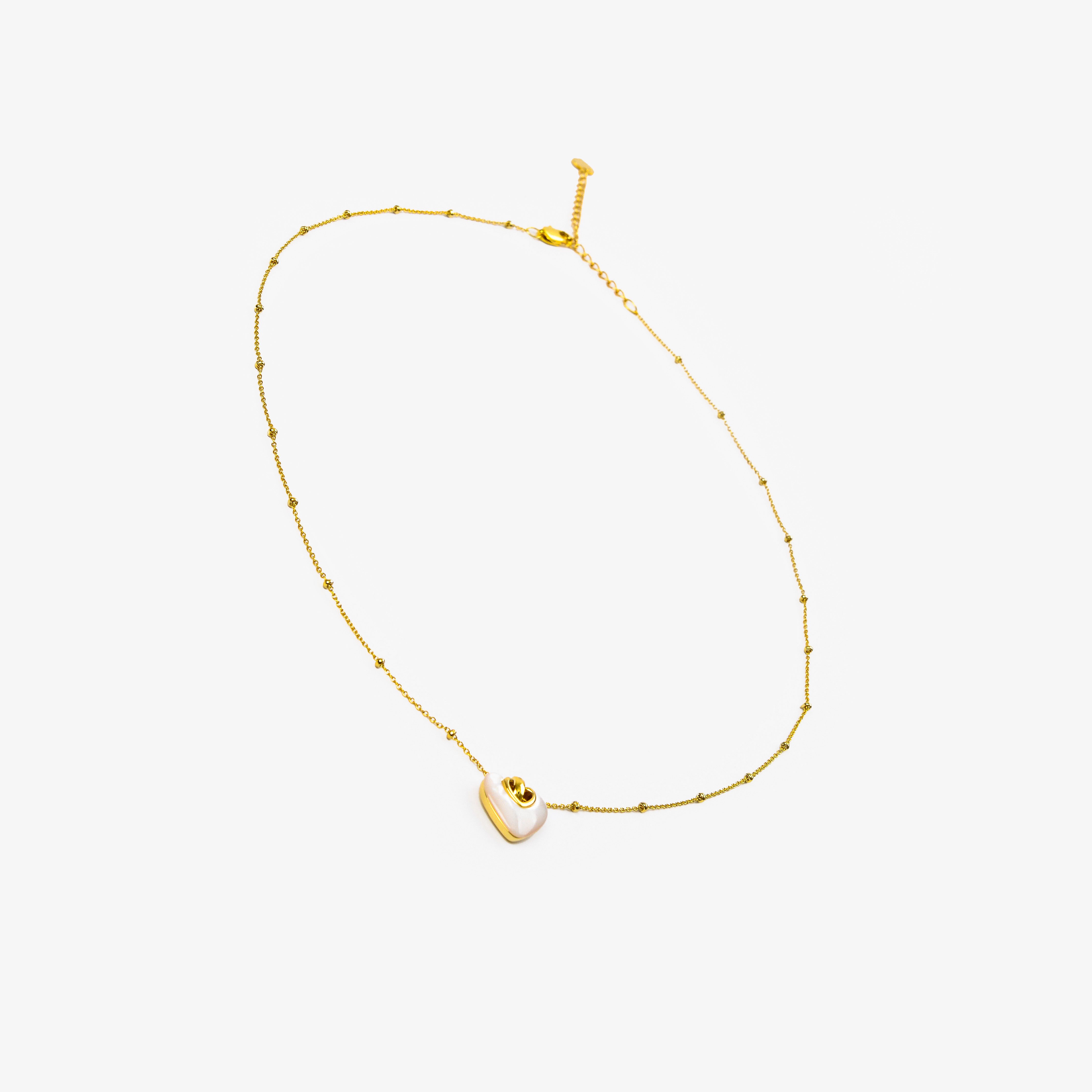 The 2021 new heart-shaped necklace, a light luxury and niche design for women, is a popular collarbone chain and necklace accessory Specification image