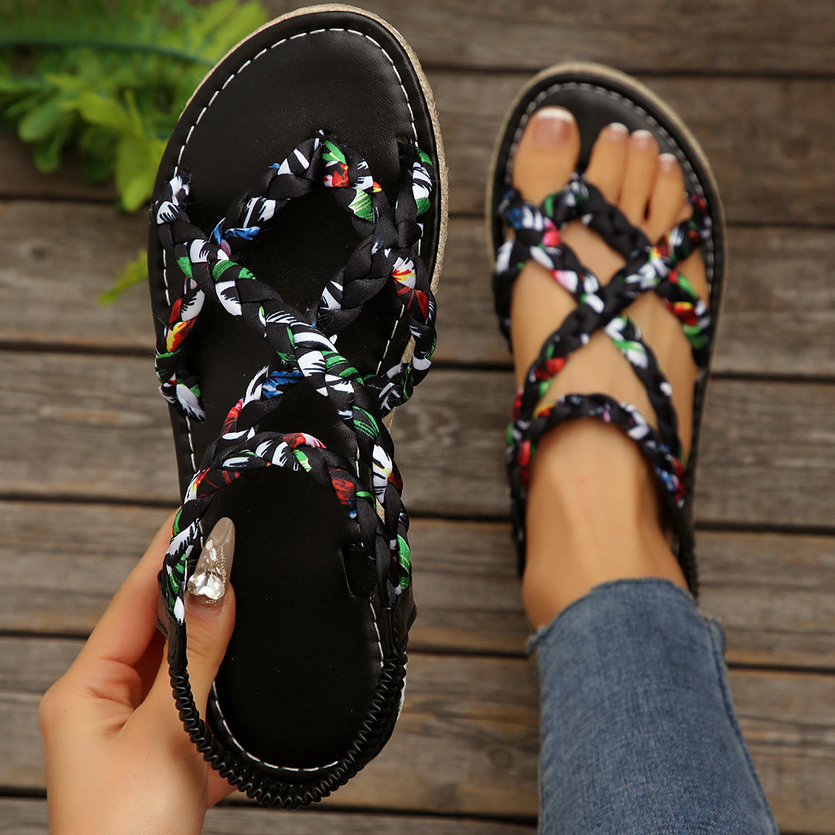 Amazon wish independent site women's sandals, flat cross-border women's shoes, large-sized patterned flip-top beach sandals for export Specification drawing
