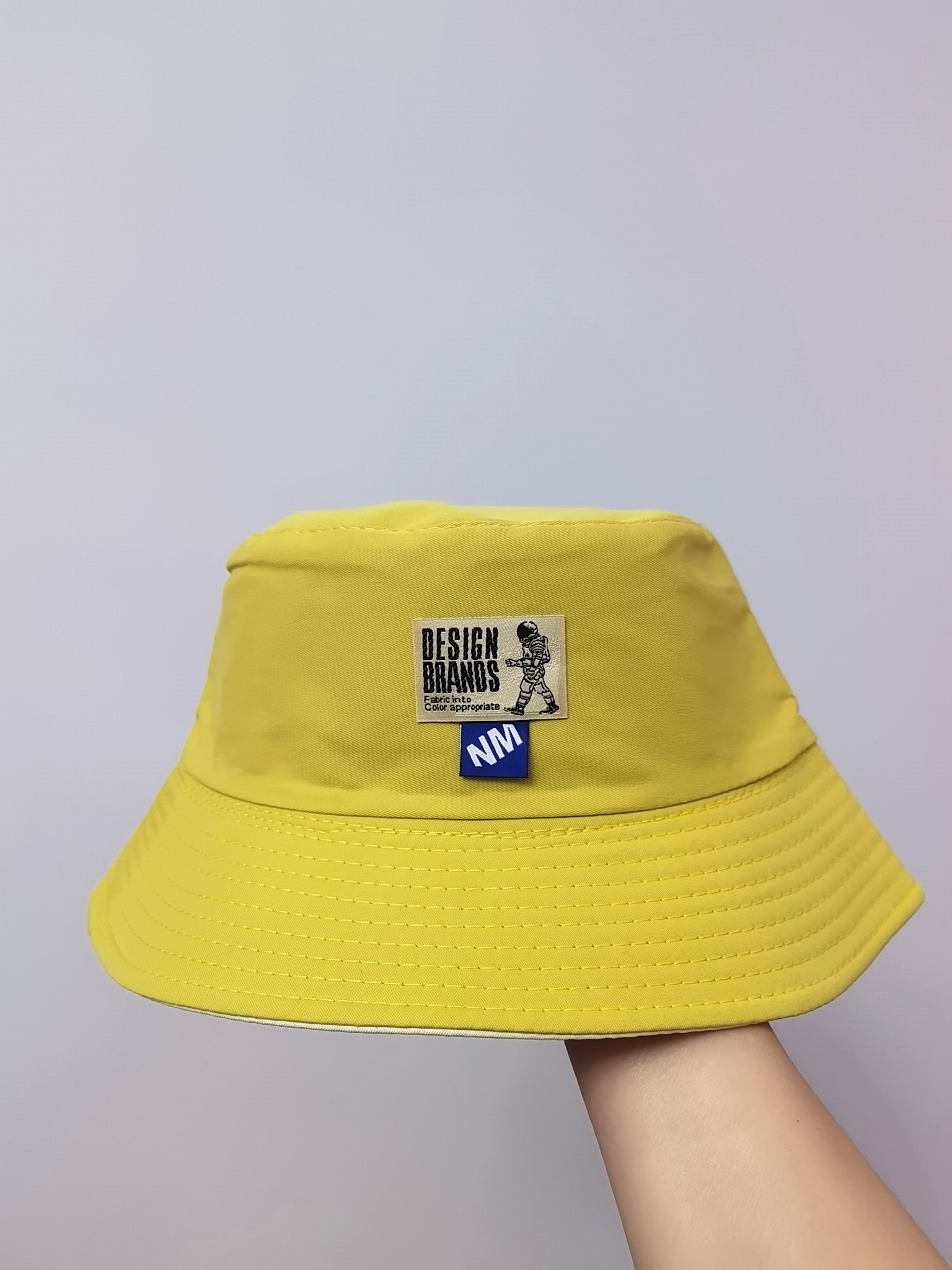 This spring and summer Korean version of the best-selling astronaut letter logo double-sided fisherman hat can provide sun protection and sun protection. It is simple, fashionable, versatile, foldable and easy to carry. It is suitable for both men and women, and is available in size 58 for adults. There are eight colors available full figure