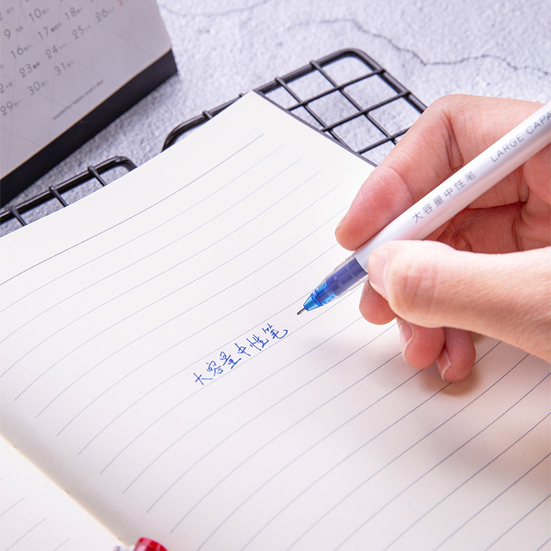 得力顺滑不断墨0.5mm全针管蓝色学生拔帽中性笔白底实物图