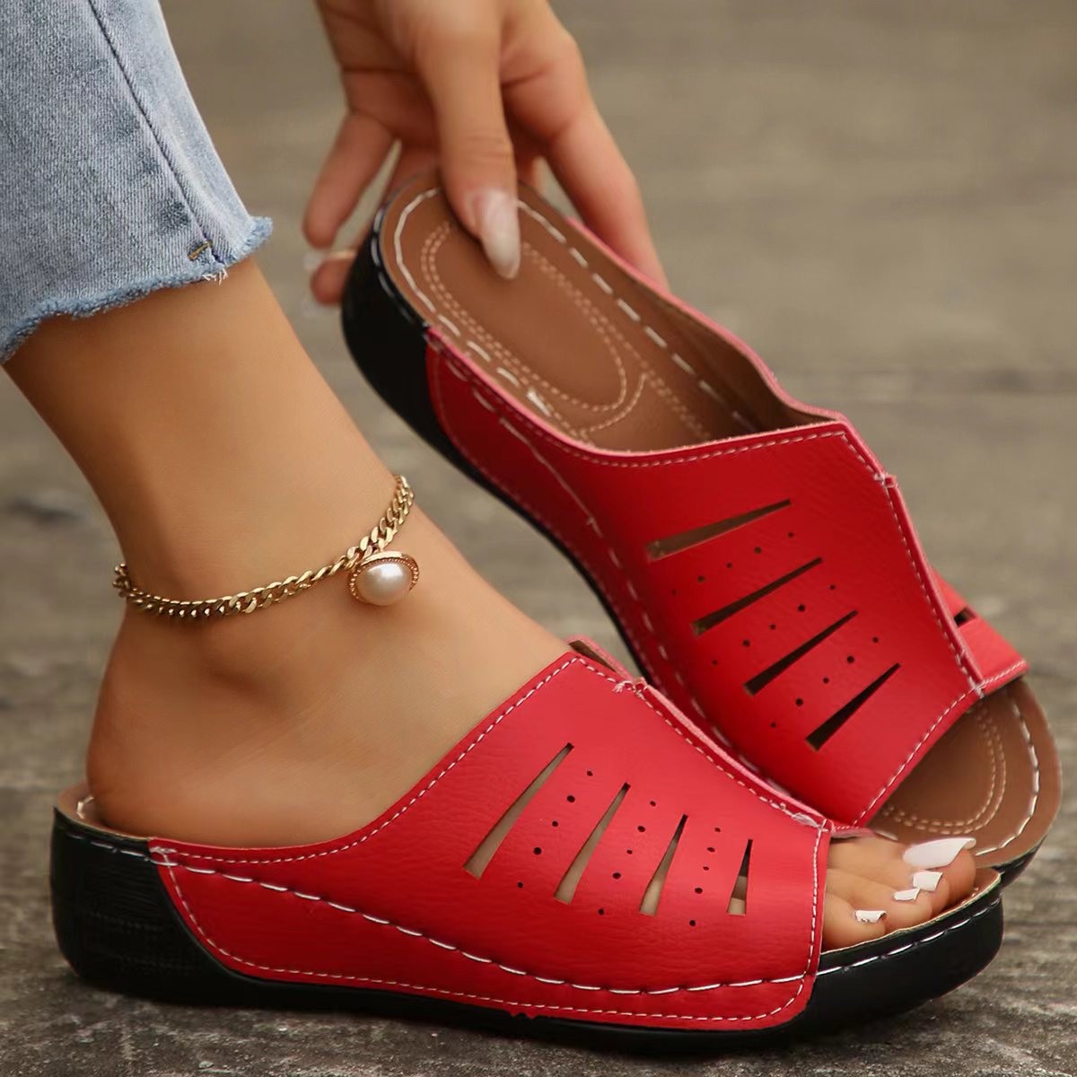 2024 Cross-border summer new style wedge heel, fashionable, simple and lightweight, one-step cool slippers, slipper delivery full figure