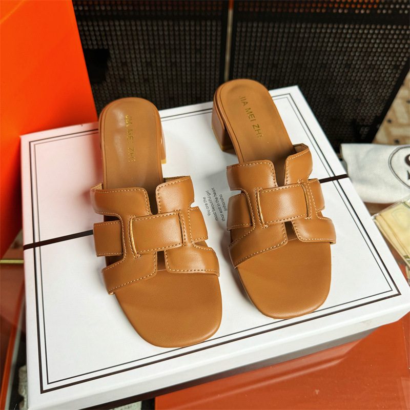 Chunky-heeled slippers for women's outerwear, 2024 summer new retro woven one-line flip-flops, fashionable and versatile beach shoes for women Application Scenario