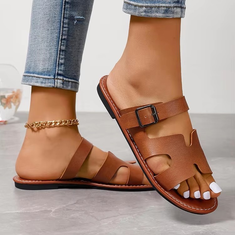 The new thick-soled flip-flops for women in the summer of 2024 are large-sized, single-piece, solid-color, casual outerwear shoes that are versatile Specification drawing