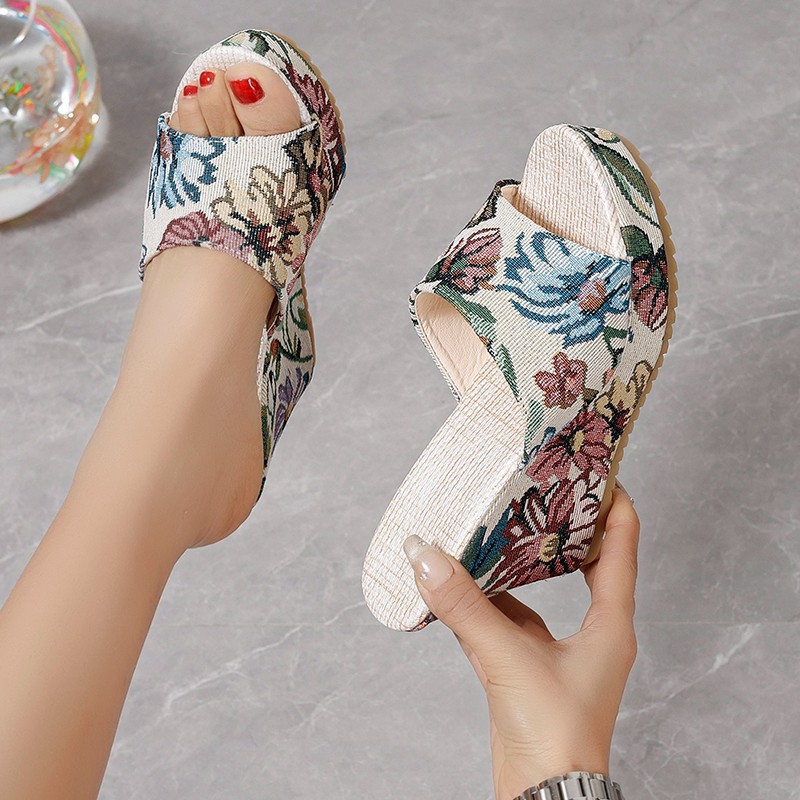 Plus-size cross-border wedge heel slippers for women, new style 2024, fashionable European and American outerwear, thick-soled and printed in a straight line cross-border style Specification drawing