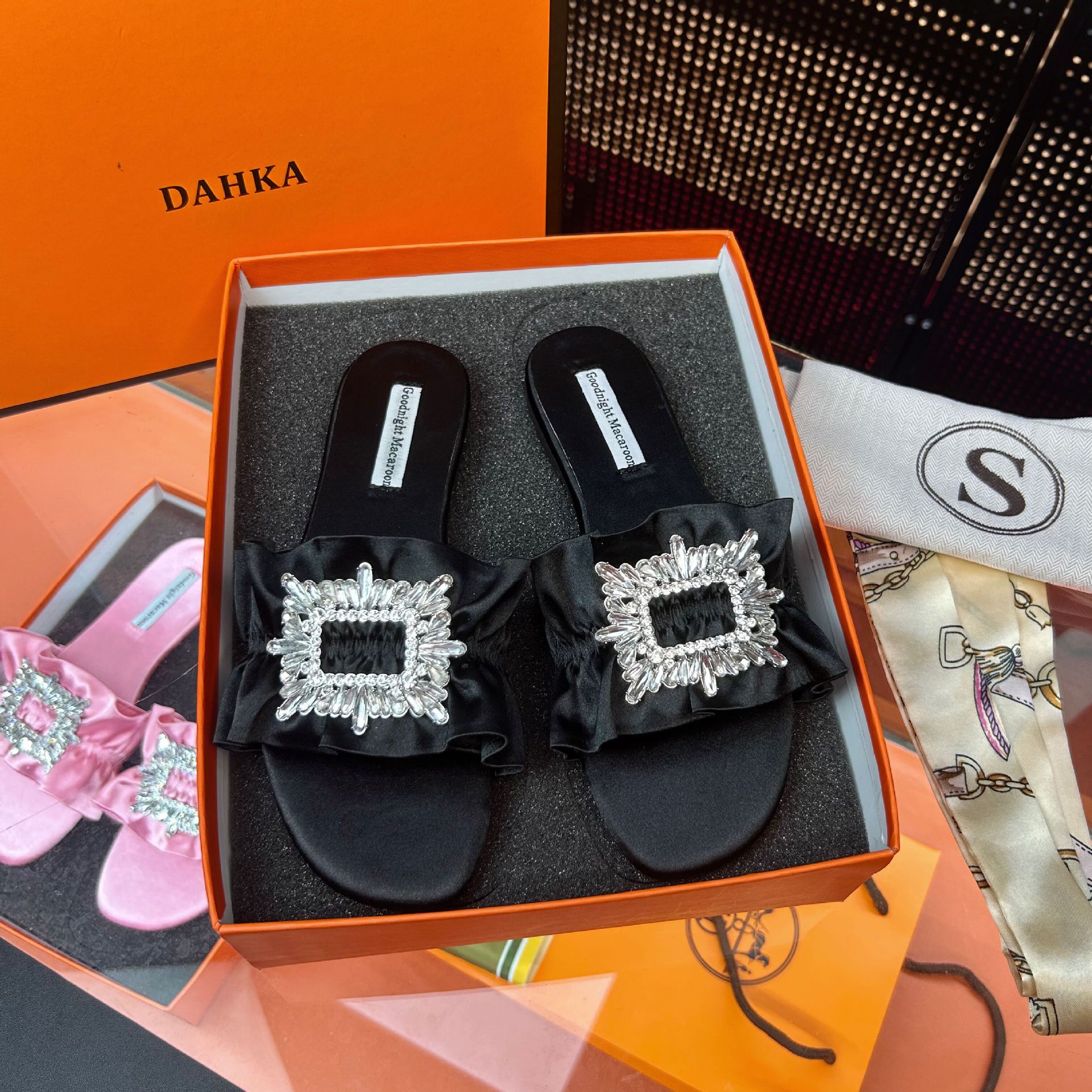 2023UR Women's Summer New Collection: Sun Buckle Women's Fashion Bow Water Full Diamond Comfortable Flat Slippers for Women full figure