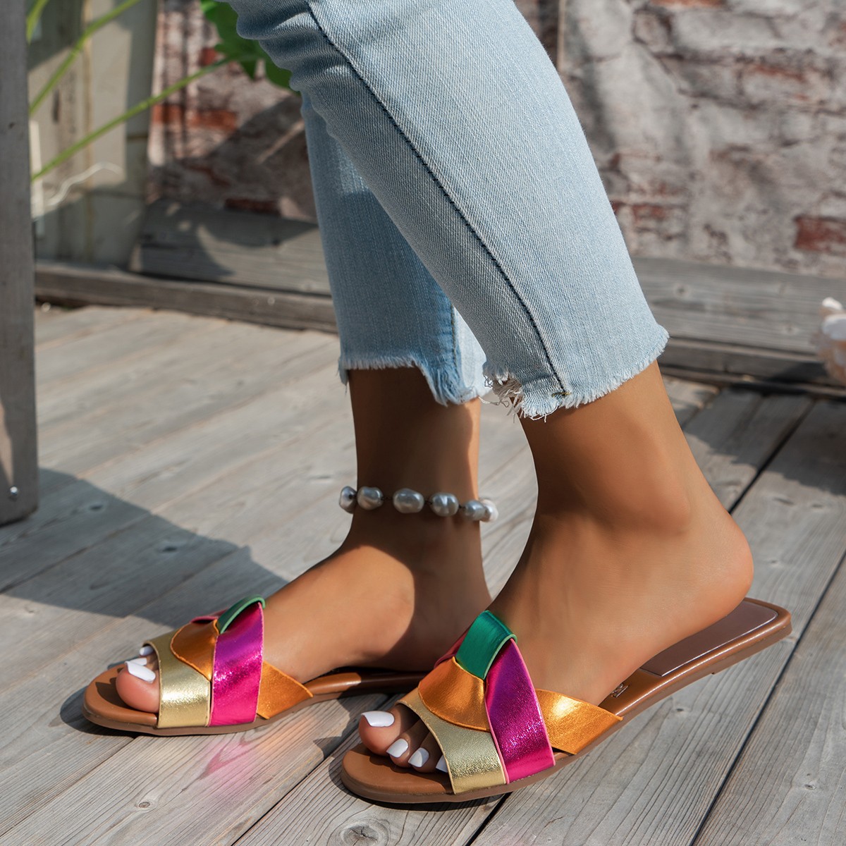 Large-sized flat-bottomed trendy indoor and outdoor one-line slippers for women, 2024 new foreign trade candy-colored fashionable flip-flops details Picture