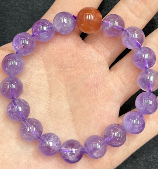 Velvet handicrafts, wedding decoration gifts, high-end handicrafts, gifts, promotional items, creative home ornaments, natural crystal bracelets, amethyst with south red hairstone, natural stone detail image 4