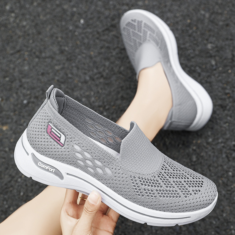 Women's old Beijing cloth shoes, middle-aged and elderly mothers' shoes, flying woven breathable casual shoes, one-foot flat shoes, single shoes Application Scenario