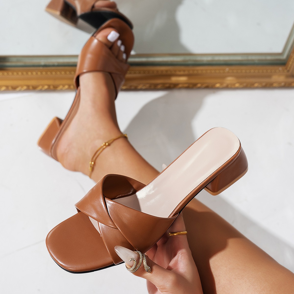 The 2025 new style of large-sized small square heel slippers for women's outerwear, simple and elegant mid-heel Korean one-strap flip-flops Specification drawing