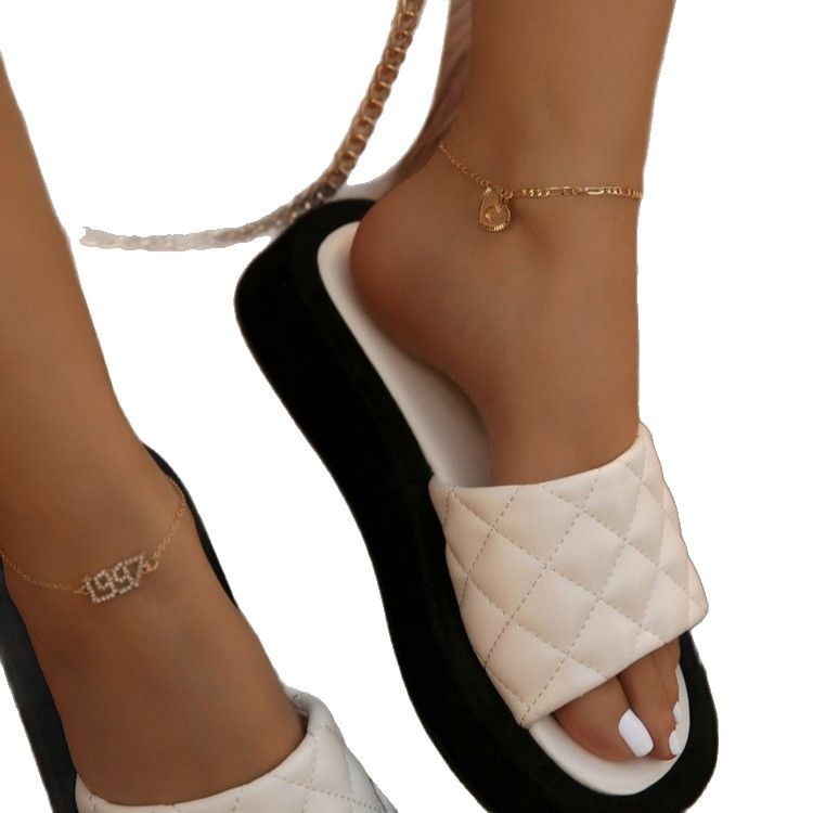 Amazon 's new oversized thick-soled slippers, flip-flops, women' s toe clippers for casual summer trade slippers Item Picture