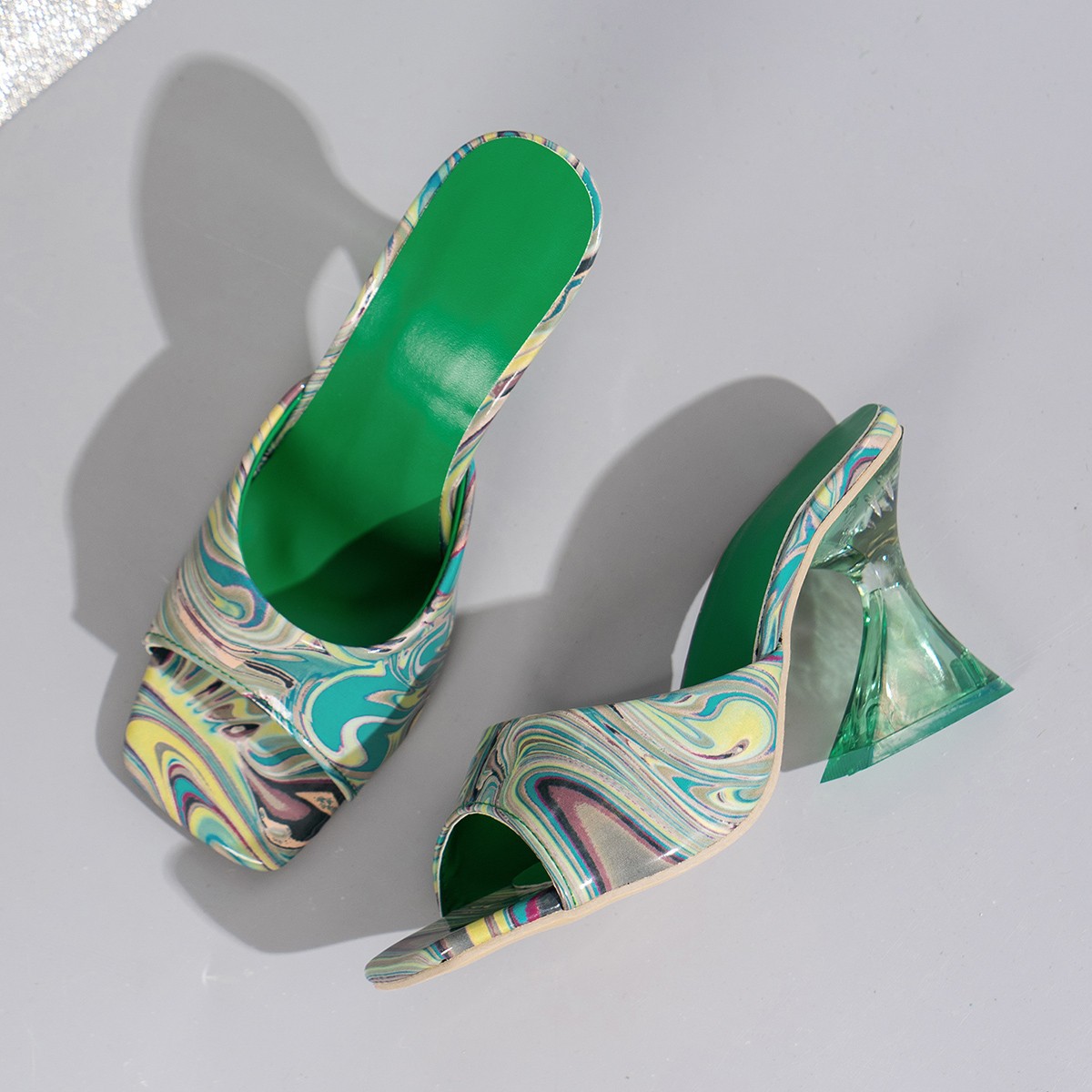 New colorful square-toed high-heeled fashion slippers for European and American export, women's crystal and one-line graffiti flip-flops, Amazon Specification drawing