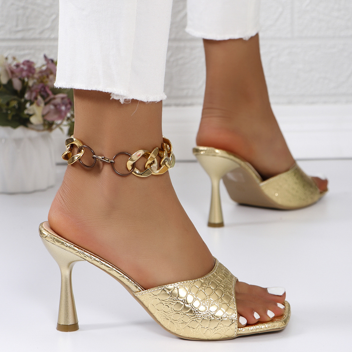 Summer wear thin-heeled large-sized women's flip-flops 2024 new Korean-style fish-mouth toe-exposing foreign trade fashion high-heeled flip-flops full figure