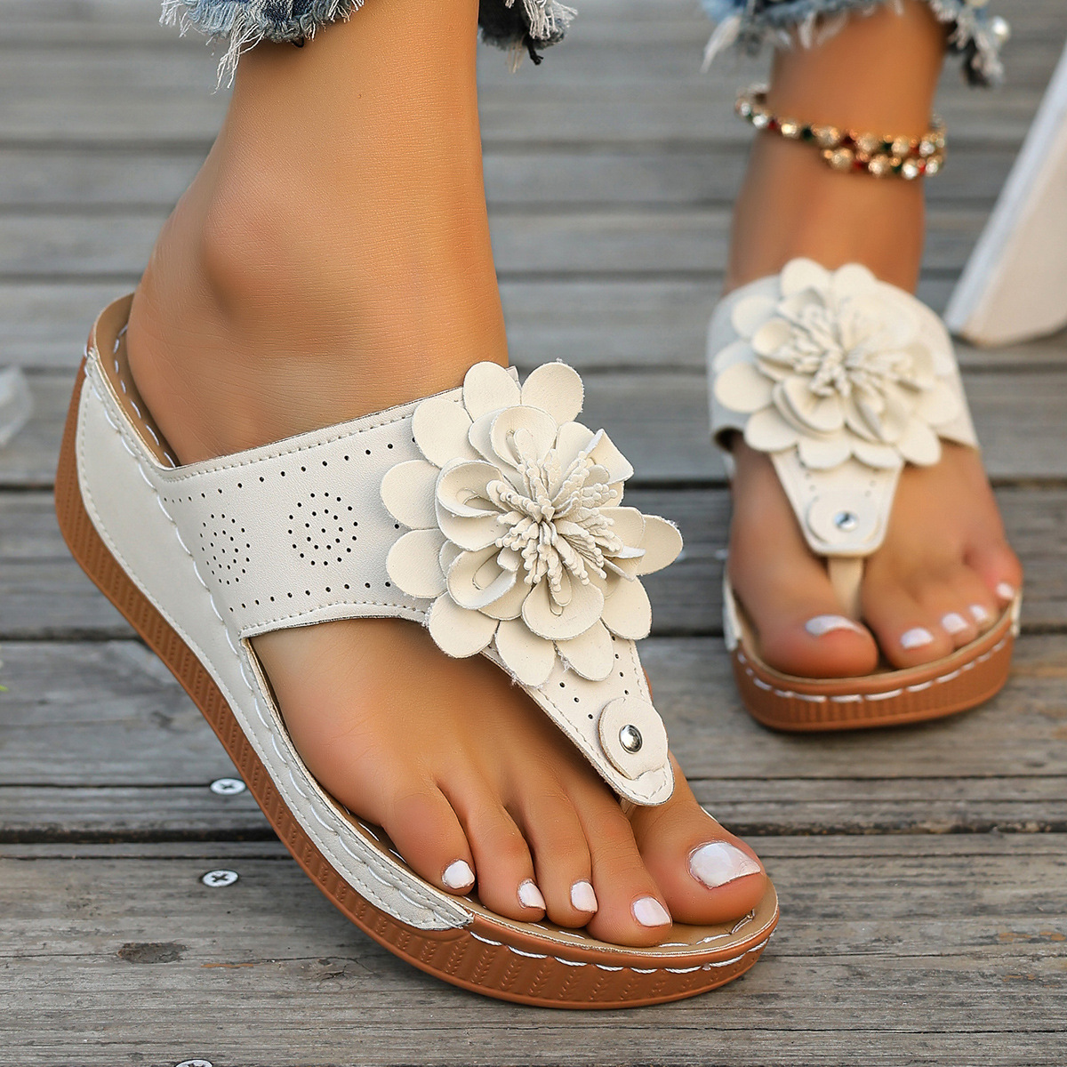New Amazon cross-border wedge heel sandals with flower-shaped one-line flip-flops for women to wear outside details Picture