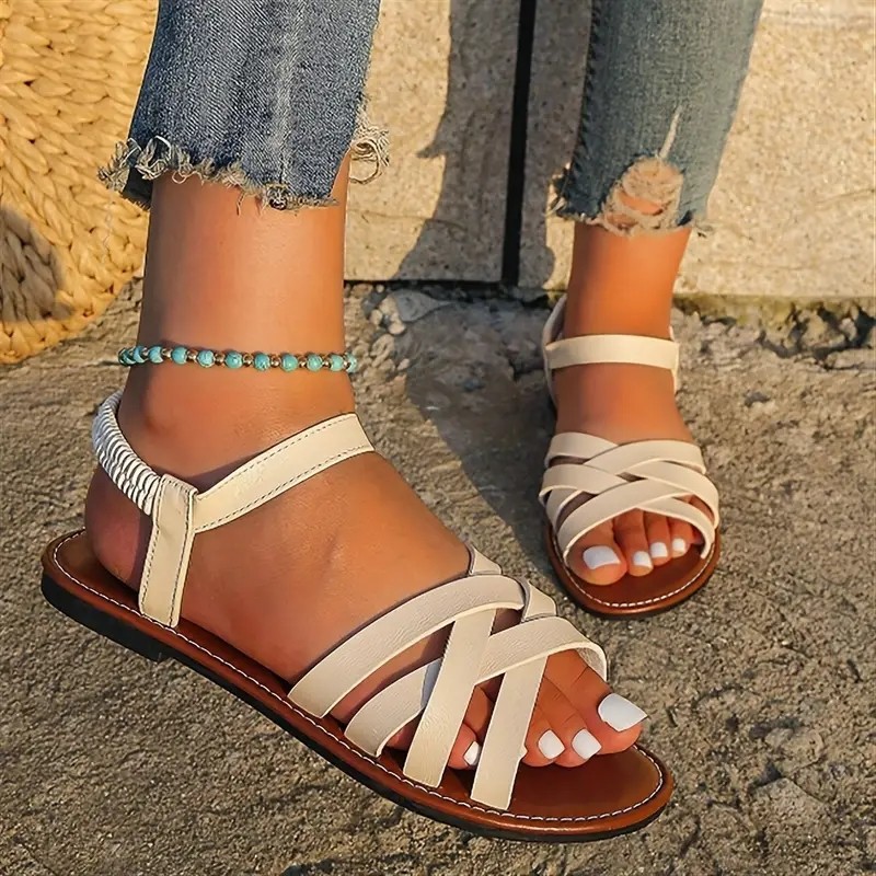 Cross-border large-sized 2025 summer new shoes: fashionable flat shoes, Korean-style sandals, Roman beach shoes, women's shoes Application Scenario