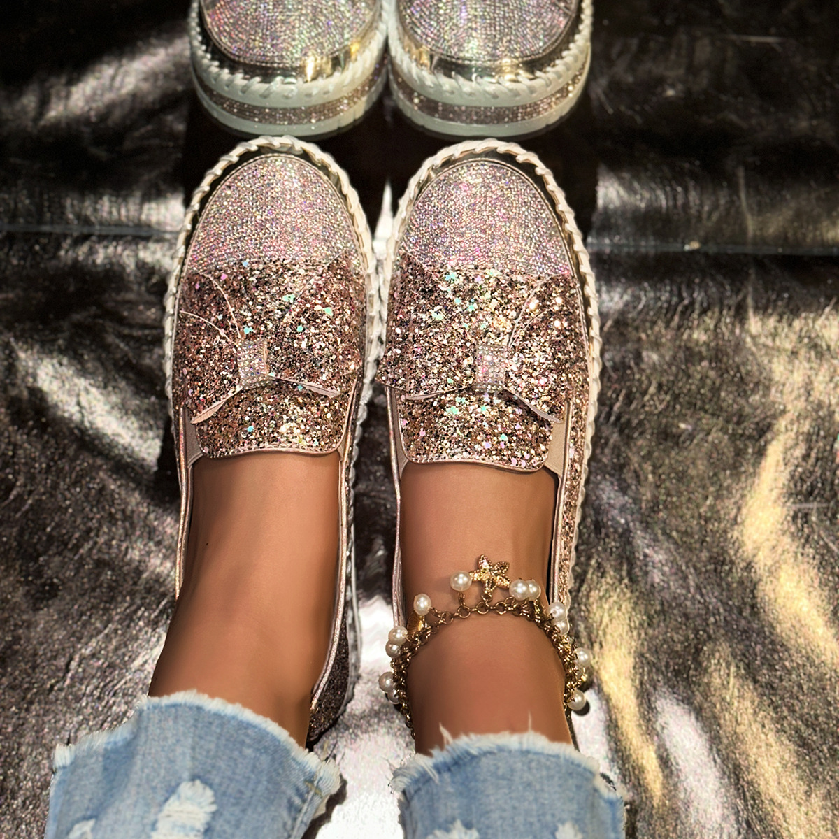 Fashionable women's casual single shoes 2025 autumn/Winter new style shallow mouth hand-sewn loafers Korean version rhinestone versatile shoes Application Scenario