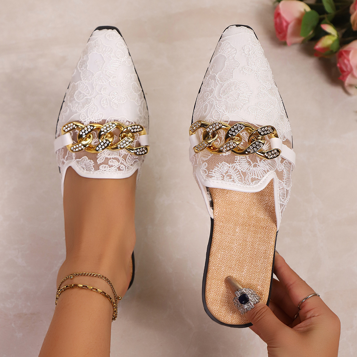Baotou half-slipper women's Korean version 2025 Summer new style mesh breathable outer wear flat metal chain one-foot cool slipper Application Scenario