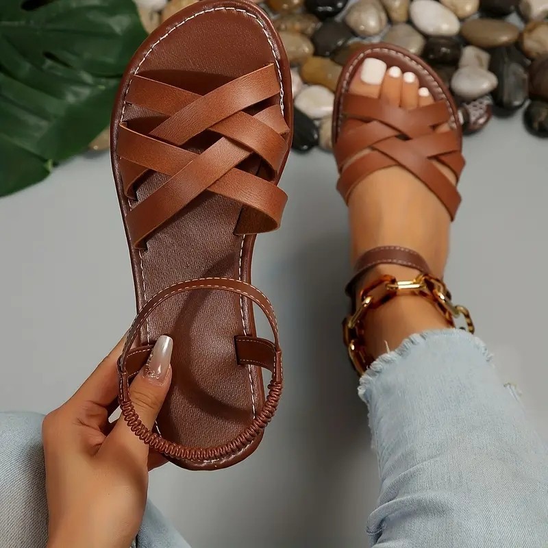Cross-border large-sized 2025 summer new shoes: fashionable flat shoes, Korean-style sandals, Roman beach shoes, women's shoes full figure