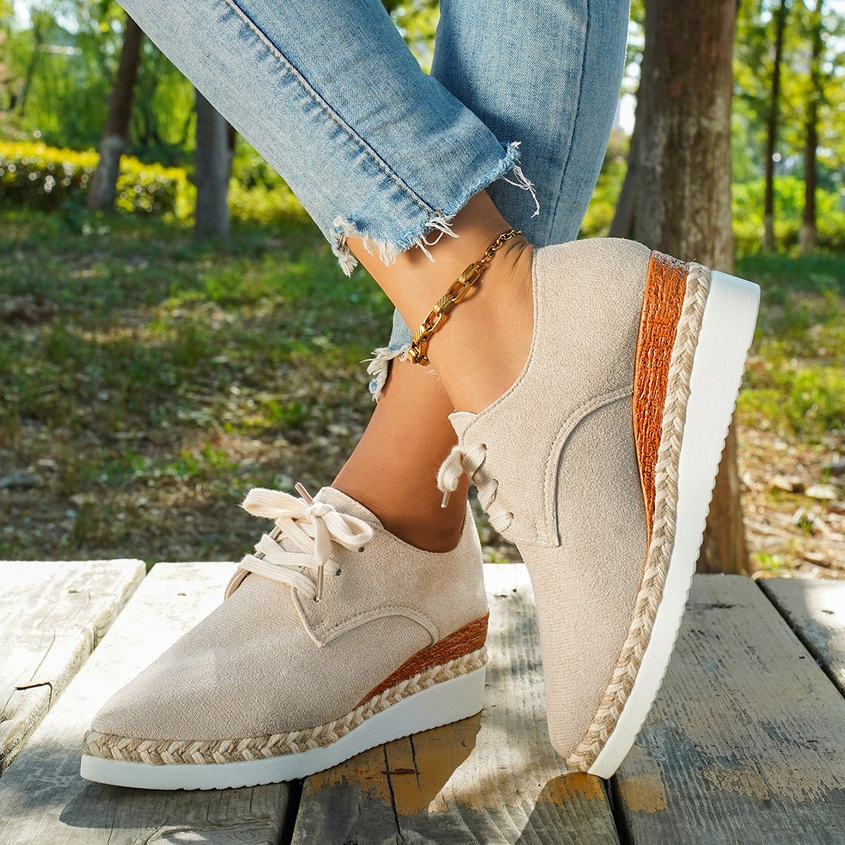 New large-sized women's shoes for European and American export in spring 2025, pointed-toe wedge heel thick-soled solid color casual loafers with hemp rope Application Scenario
