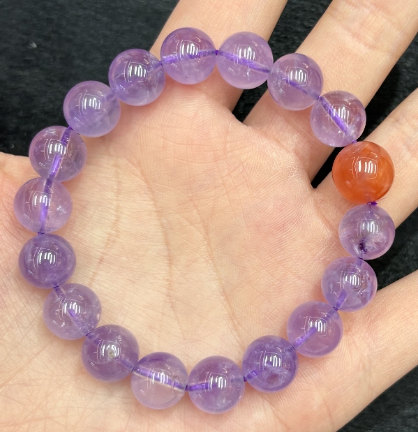 Velvet handicrafts, wedding decoration gifts, high-end handicrafts, gifts, promotional items, creative home ornaments, natural crystal bracelets, amethyst with south red hairstone, natural stone detail image 7