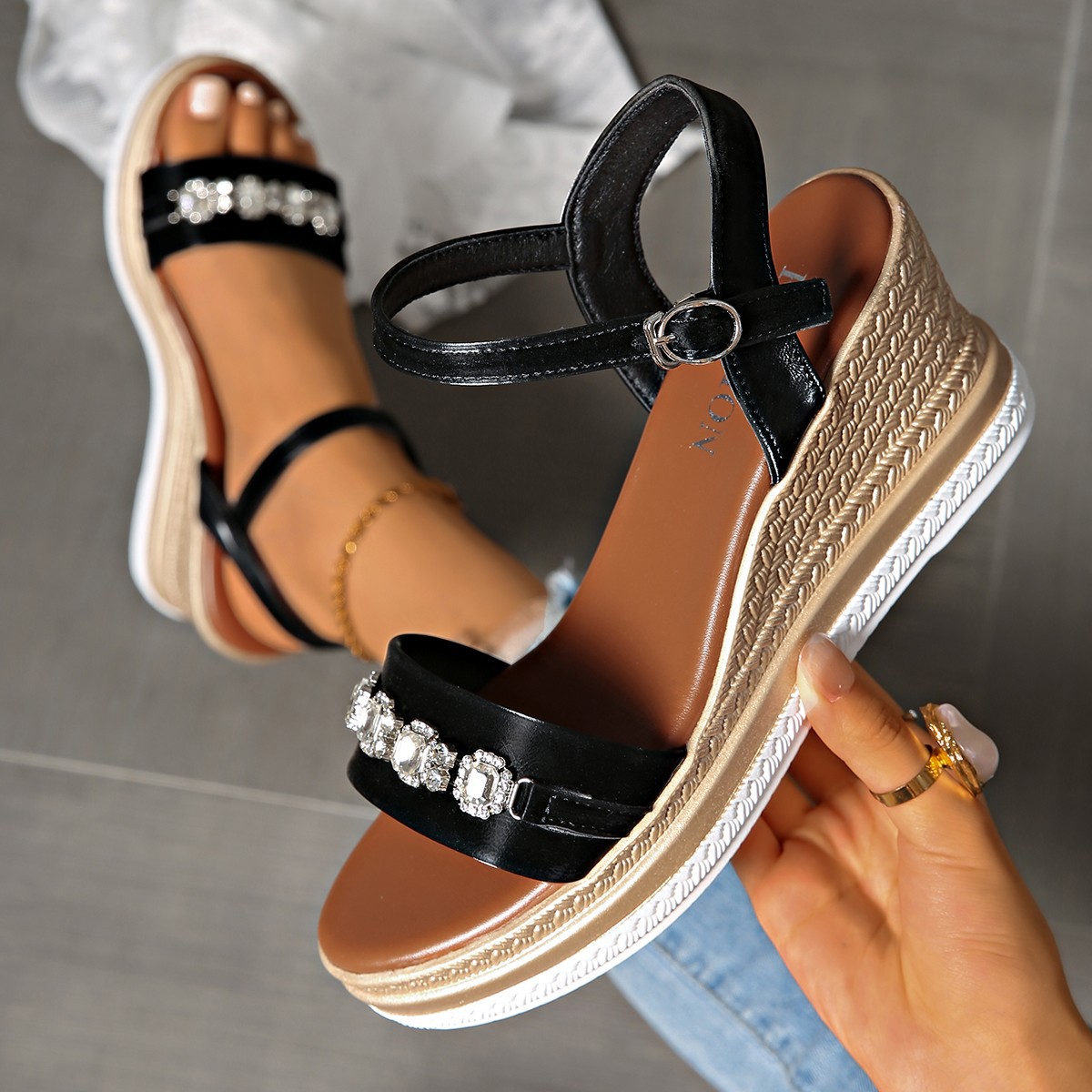 Cross-border wholesale of large-sized rhinestone sandals for women in the summer of 2025, featuring wedge heels and European and American fashion details Picture