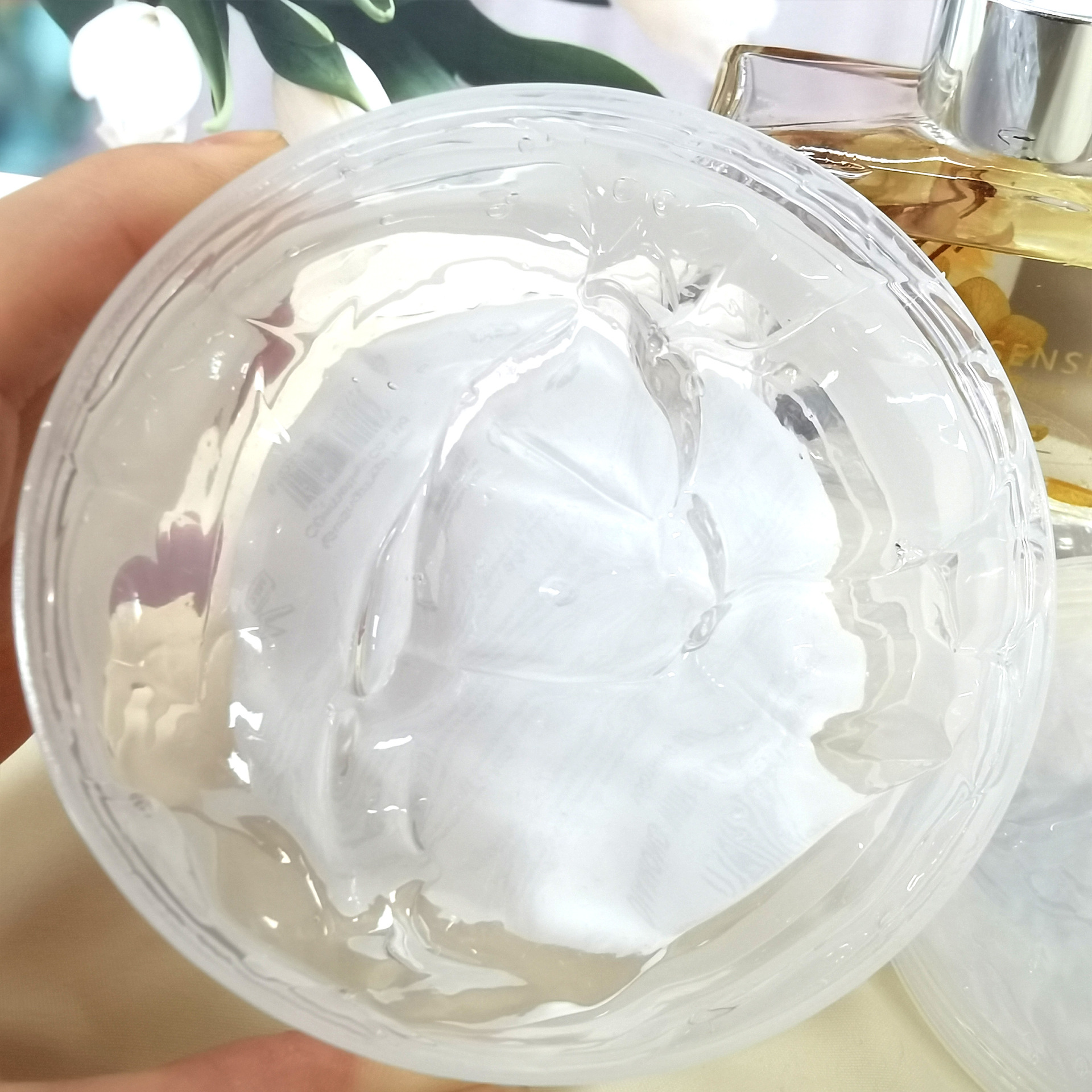 Cross-border exclusive Meinaire Diamond Gel Refreshing, Moisturizing, Nourishing, Beautifying and Pore-shrinking Skin Care Cream Application Scenario