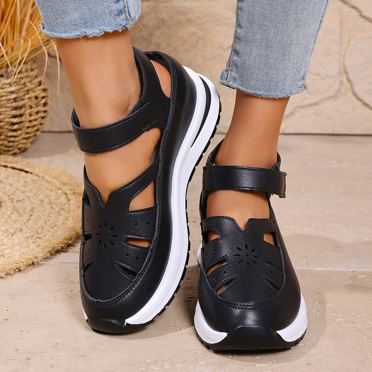 Hollowed-out casual sandals for women to wear as outerwear in the summer of 2025, a versatile thin, thick-soled, and height-increasing women's shoes details Picture