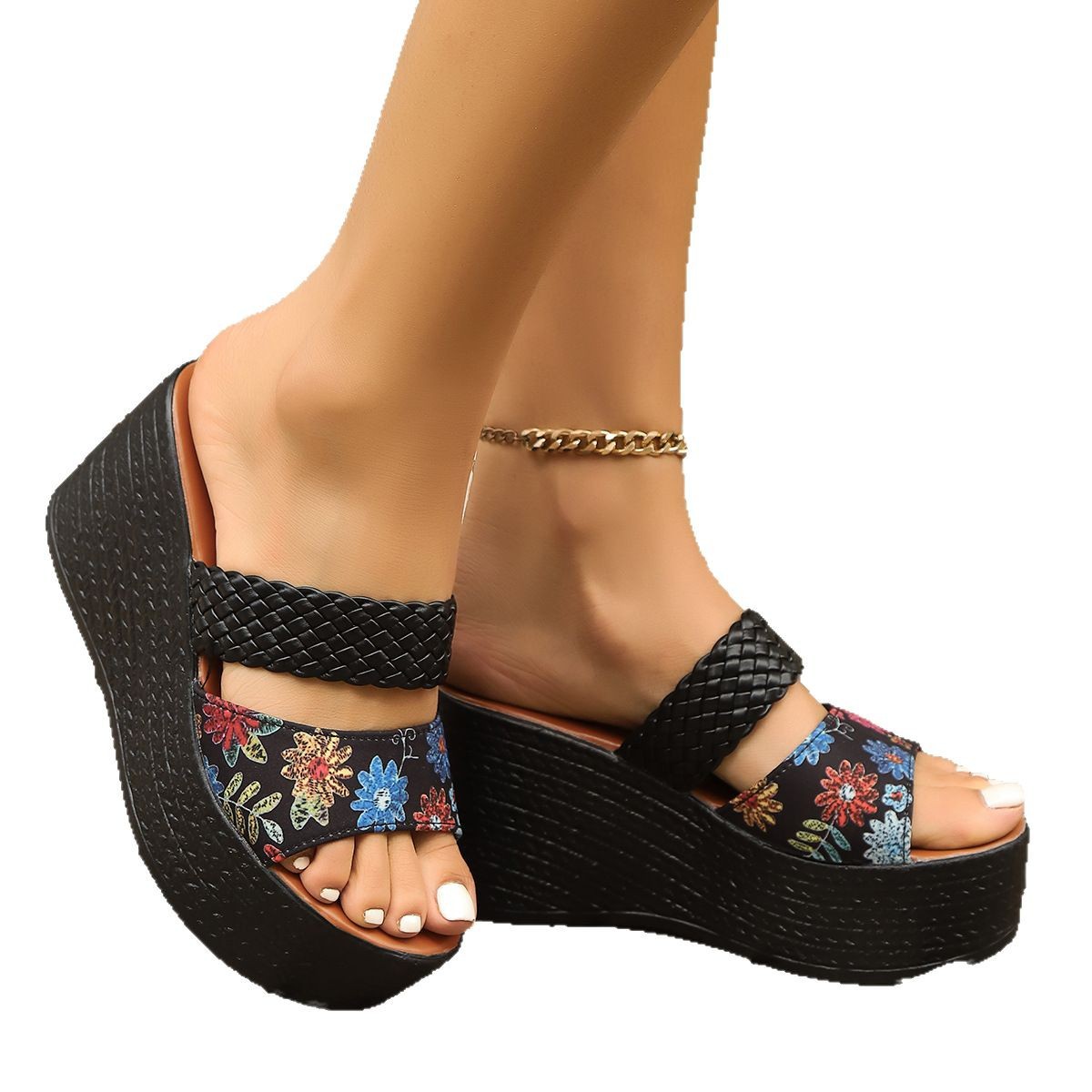 Cross-border foreign trade wedge heel slippers for women's outerwear in summer 2025, thick-soled European and American large-sized fashionable flip-flops Item Picture