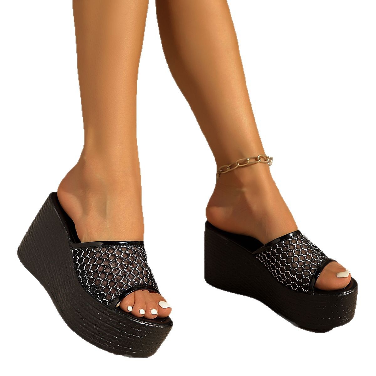 Cross-border trade large-sized thick-soled flip-flops for women in the summer of 2025, fashionable and breathable, with a mesh surface and a sponge sole Item Picture