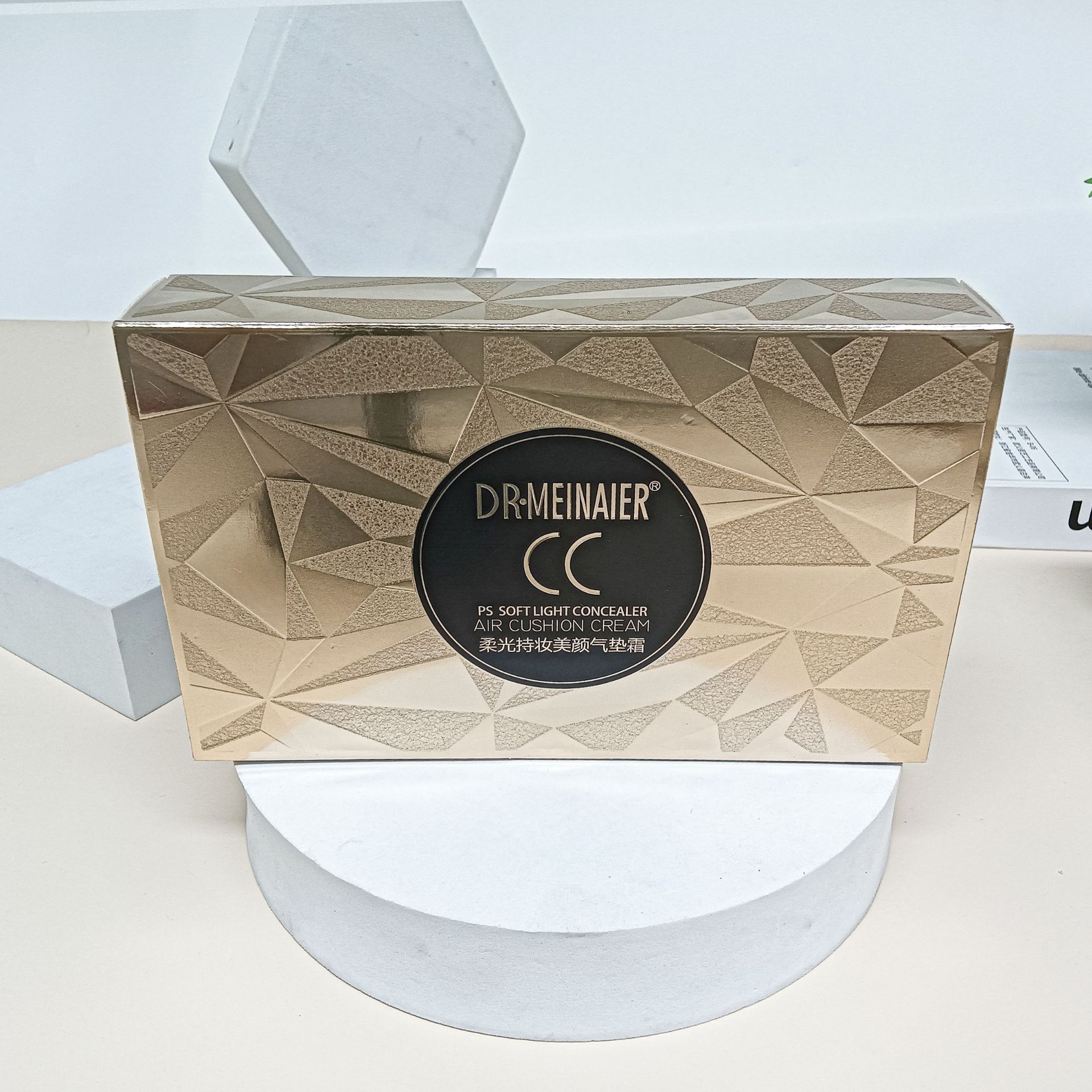 Cross-border Skin-friendly rejuvenating Cushion CC Cream comes with a replacement set, long-lasting setting, Moisturizing, hydrating, concealing and nude cream details Picture