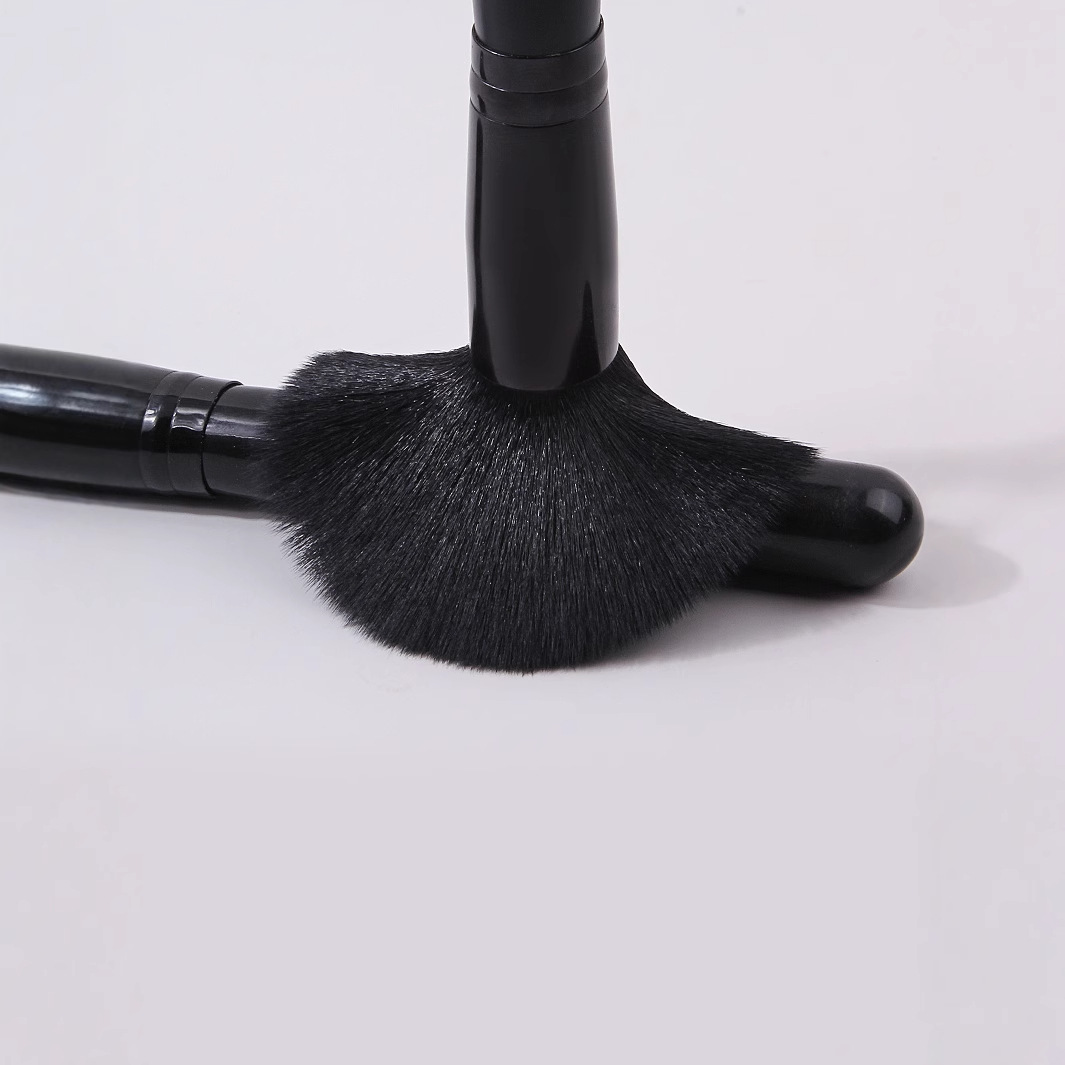 Single black flame brush, portable loose brush, soft bristles, blush setting brush, makeup tools in stock for wholesale Specification drawing
