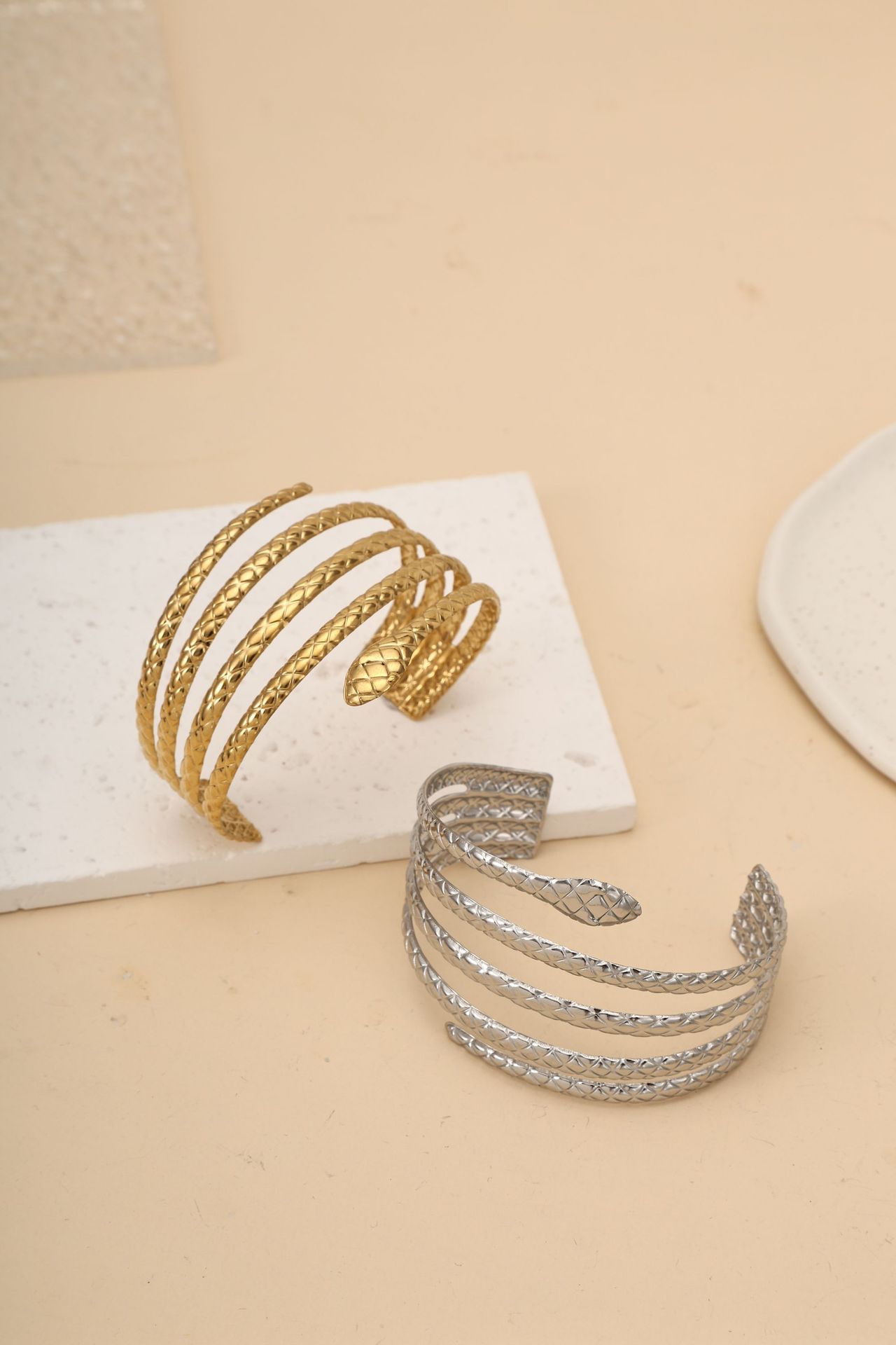 The snake-shaped animal cross-border stainless steel line open bracelet is a niche design with a sense of high-end fashion detail image 5