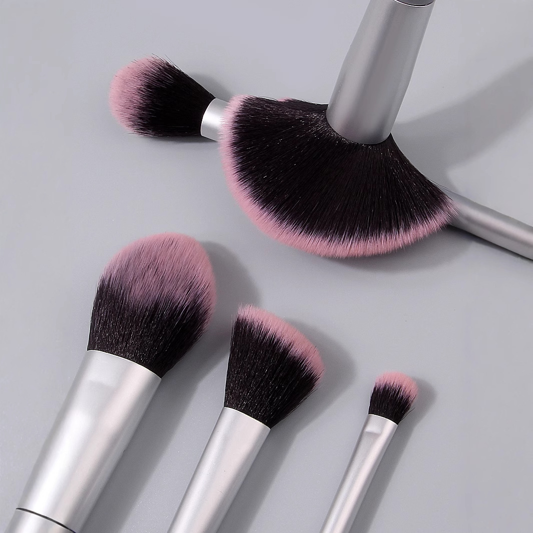 Hot-selling 12 sets of beginner makeup brushes, complete eyeshadow brushes, super soft portable blush brushes, loose powder brushes, factory wholesale Application Scenario