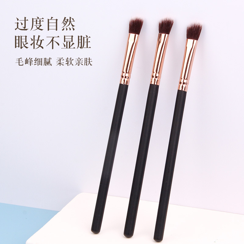 Single eyeshadow brush, rose gold eye smudging brush, angled eyeshadow brush, wooden handle makeup brush, wholesale beauty tools Specification drawing